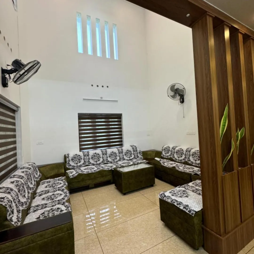 Diamond Villa Near Rajagiri Hospital Alwaye 0*,  인도
